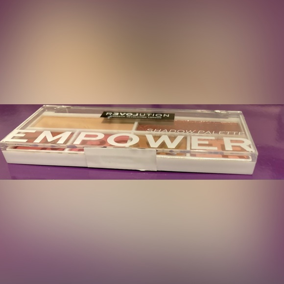 REVOLUTION MAKEUP REVOLUTION LONDON
SHADOW PALETTE - Picture 5 of 5